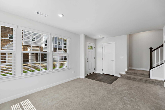 Building Photo - 152 Canterbury Way