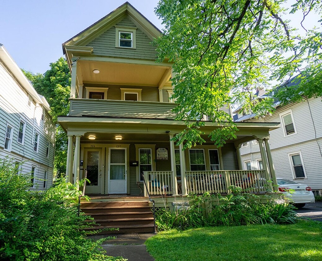 Photo - AVAILABLE 8/1/26 - 3 Bedroom with Off-Stre...