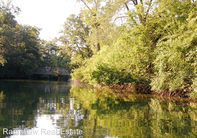 Foto del edificio - 2 br, 1 bath Apartment - 111 W. Park St