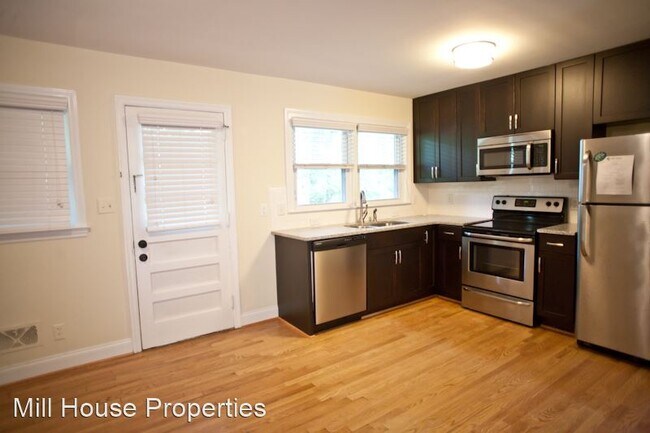 Building Photo - 3 br, 1 bath House - 111 Cameron Court Unit B