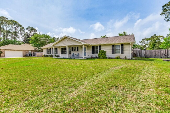 Building Photo - Welcome Home to Perdido Bay Country Club! Nestled in the heart of this picturesque community, thi...