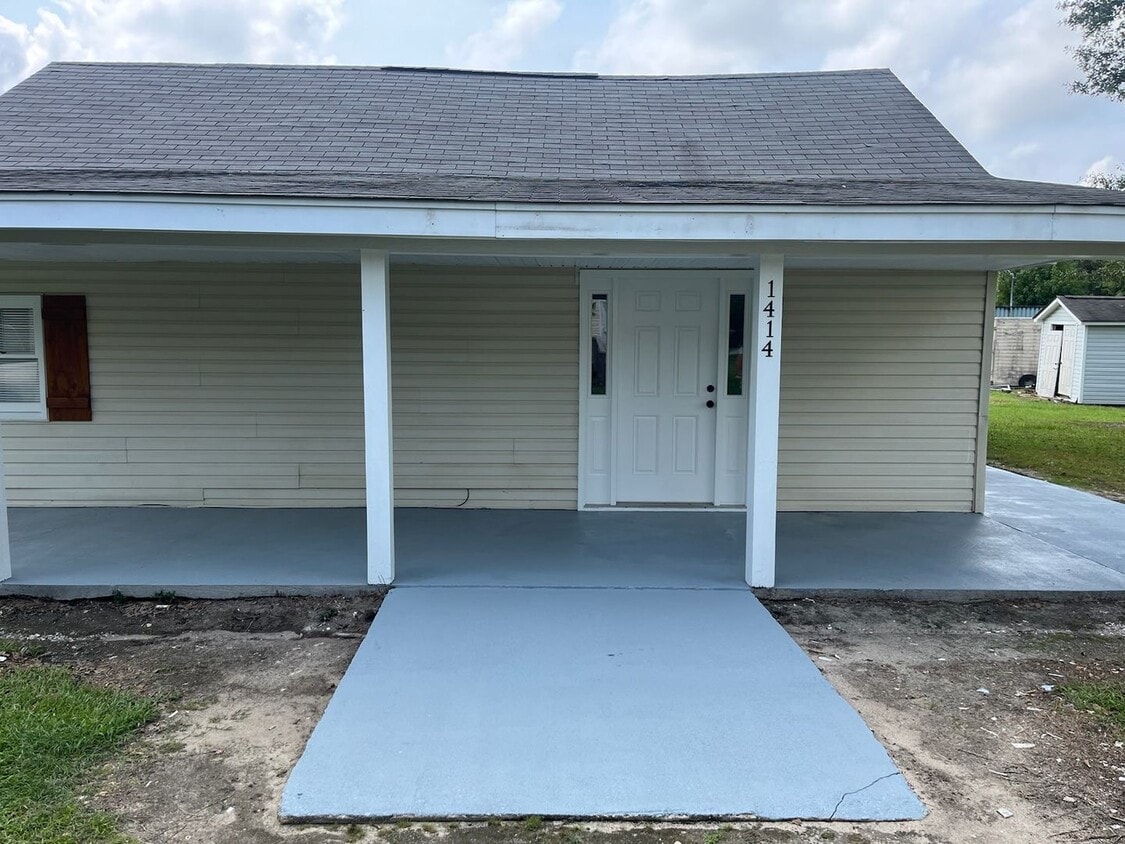 Primary Photo - New Renovated Beauitful Home