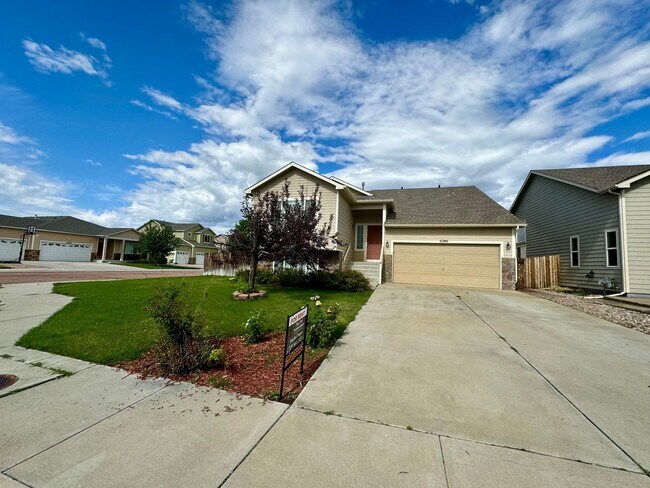 Building Photo - Spacious 3 Bedroom in Lorson Ranch