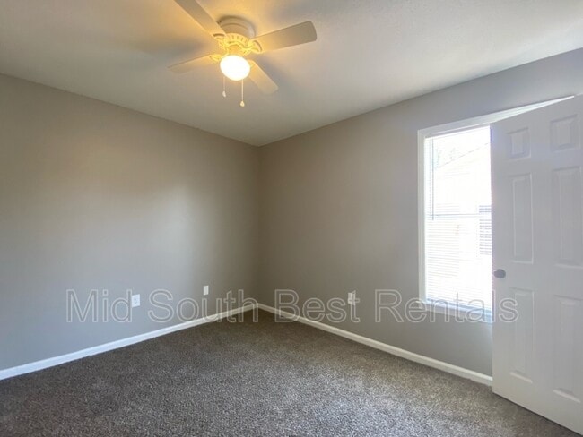 Building Photo - 5055 Appleville St