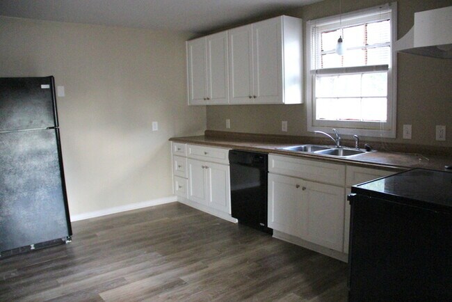 Building Photo - 1047 E Trinity Ln