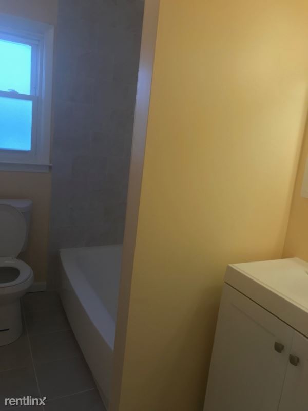Building Photo - 3 br, 2 bath Apartment - 470 Boyden Ave