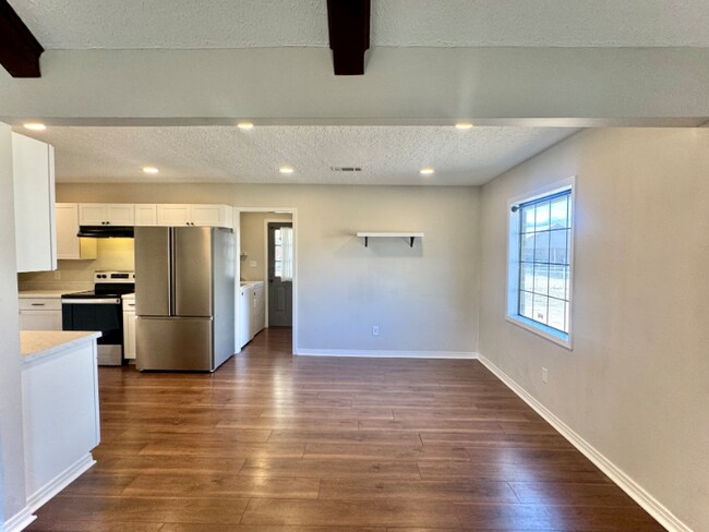 Building Photo - 3301 John Hancock Rd