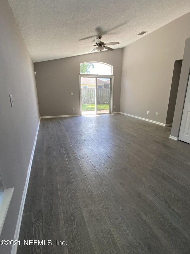 Building Photo - 1456 Greenway Pl