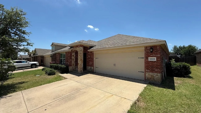 Building Photo - 1309 Basswood Ln