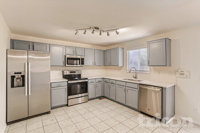 Foto del edificio - 5305 S Valdai St