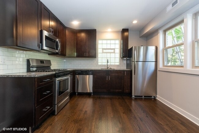 Foto del edificio - 6521 N Seeley Ave