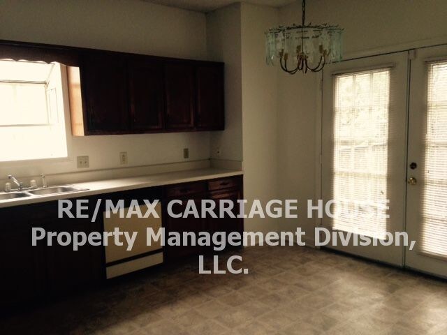 Building Photo - 4065  Calumet Dr