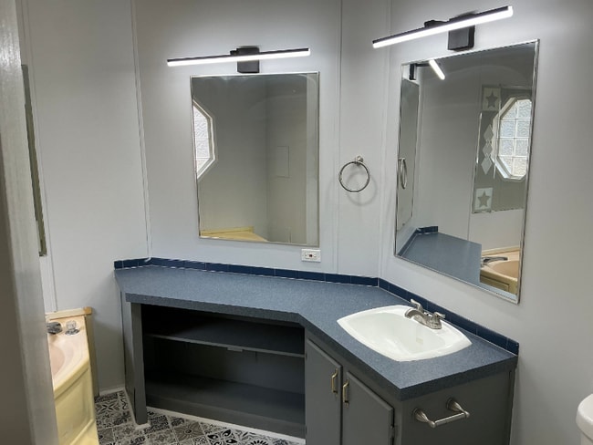 Foto del edificio - 1081 Clara Ln