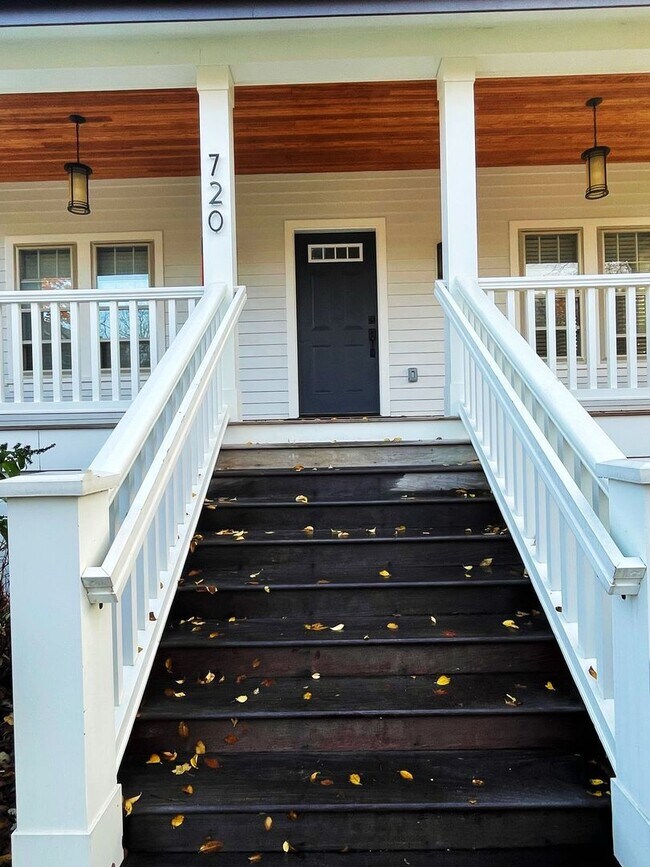 Foto del edificio - Beautiful Modern Four Bedroom Home! - Newl...