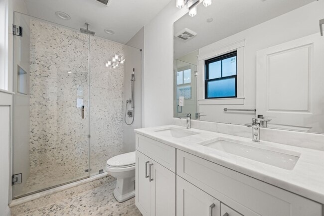 Building Photo - 230 E Eagle St