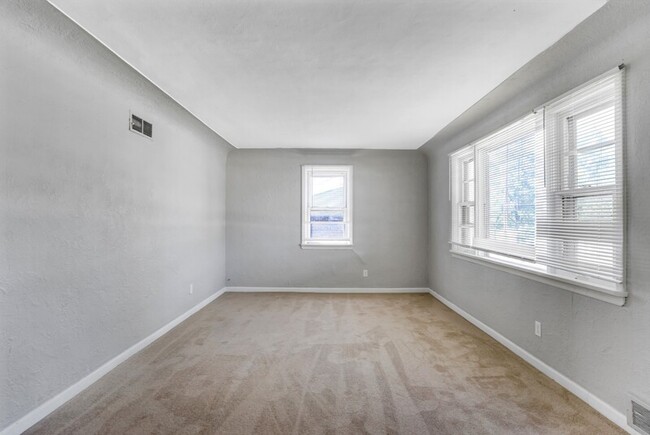 Building Photo - 3904 Jane Ave