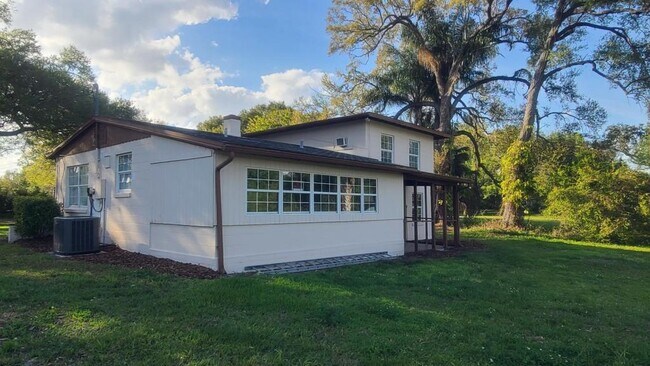 Foto del edificio - 2289 Dickson Ave