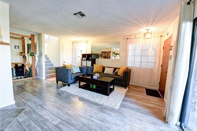 Foto del edificio - 4345 W 154th St