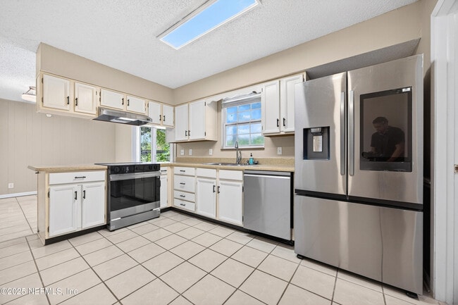 Building Photo - 9727 Viceroy Dr E