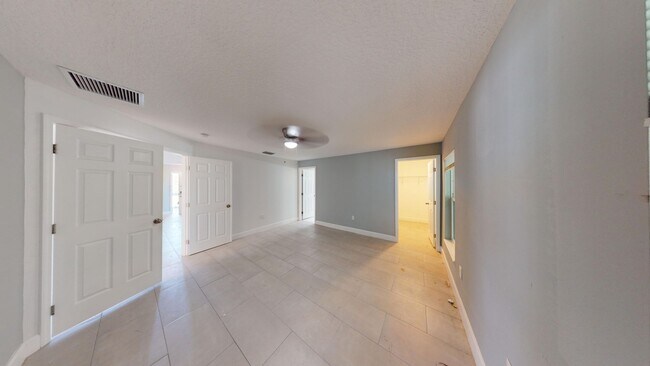 Building Photo - 3 BR/ 2 BA  Large Home- APOPKA