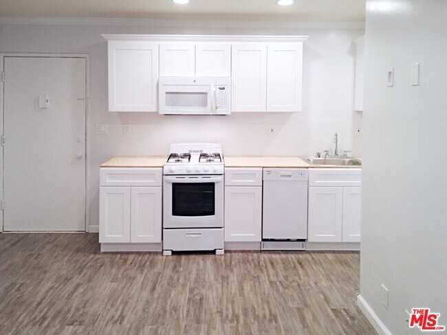 Foto del edificio - 853 N Hudson Ave