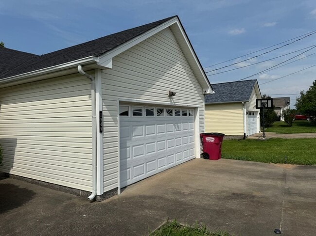 Building Photo - 1349 Meredith Way