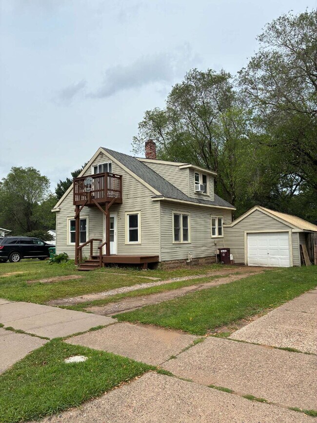 Foto del edificio - 1 Bedroom, 1 Bathroom, Additional Bonus Room and Detached Garage