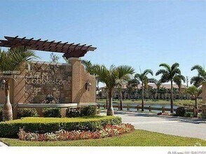 Building Photo - 983 SW 147th Ave