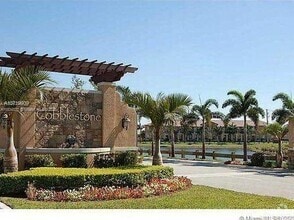Building Photo - 983 SW 147th Ave