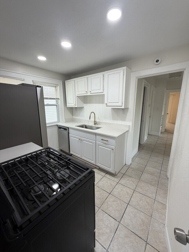Foto del edificio - 4345 W 48th St