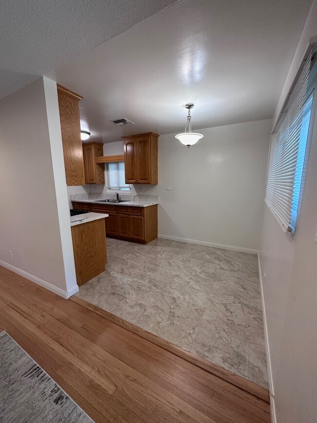Building Photo - 309 S Eucalyptus Ave