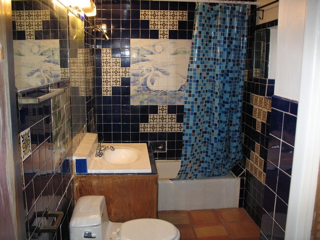 Building Photo - 714