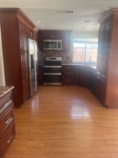 Building Photo - Spectacular 3 bed 2.5 bath Tracy Home