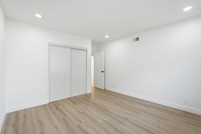 Building Photo - 23723 Aetna St