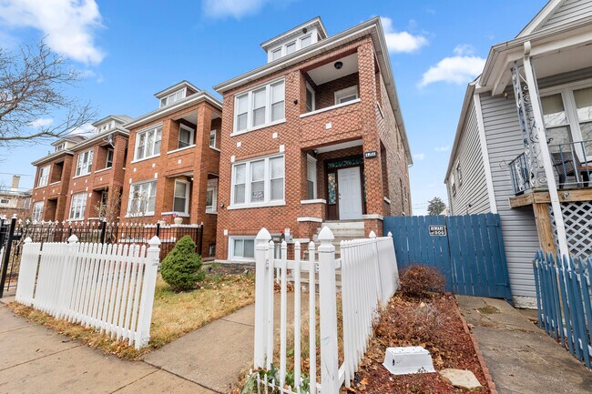 Foto del edificio - 4234 S Washtenaw Ave.