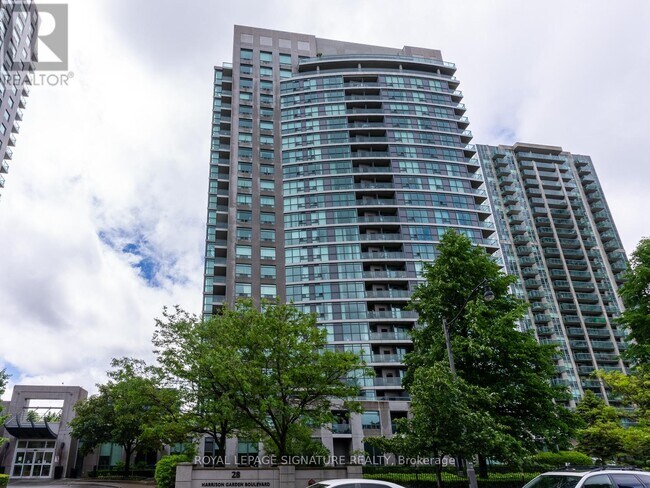 Photo du bâtiment - 28 Harrison Garden Blvd