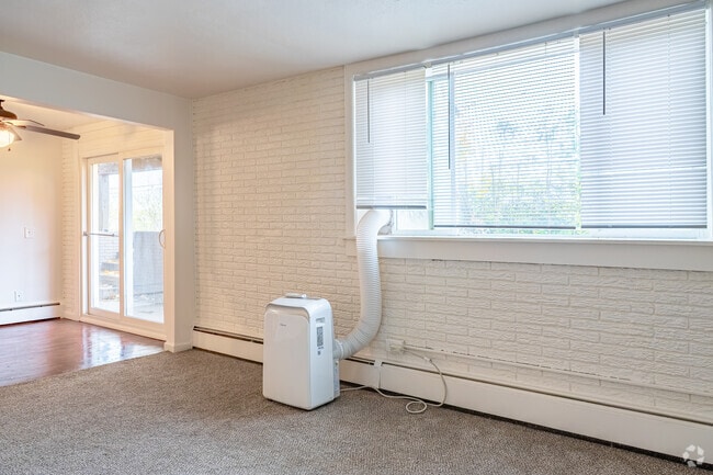 2BR 1BA 825SF - Living Room - Wedgewood West