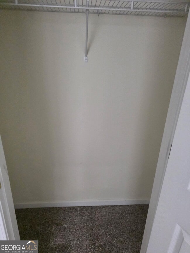 Building Photo - 290 Brookview Dr