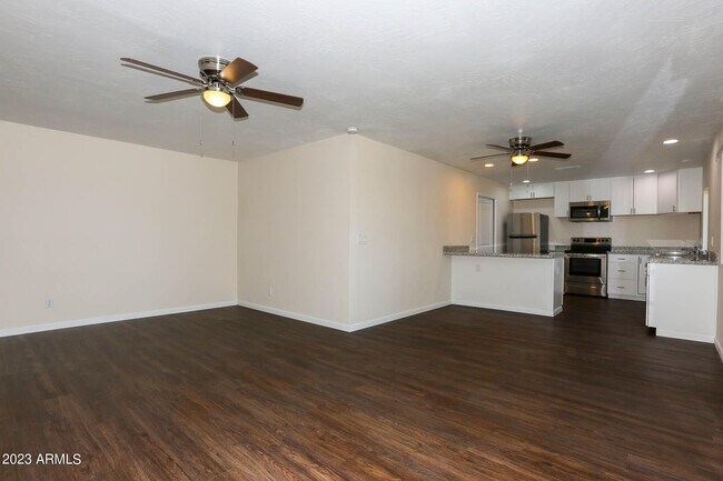 Building Photo - 6226 S Hazelton Ln