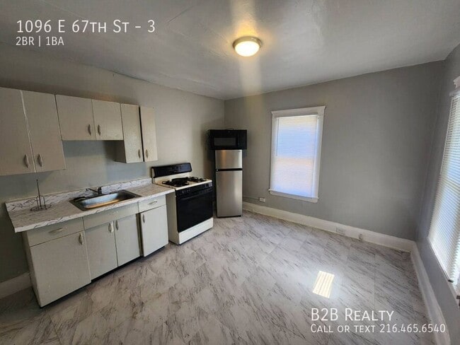 Building Photo - 1096 E 67th St