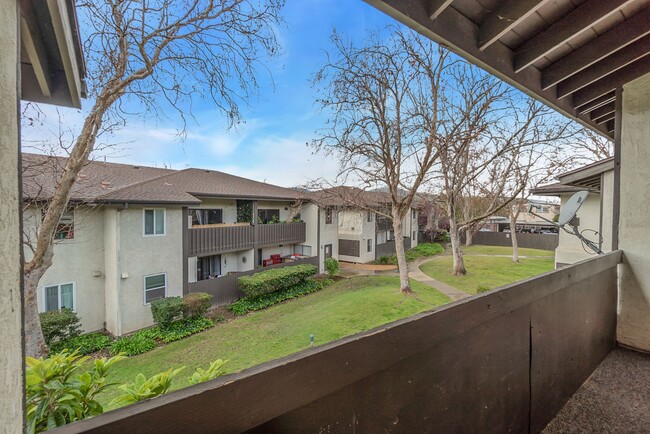 Foto del edificio - 1676 Maple Ave