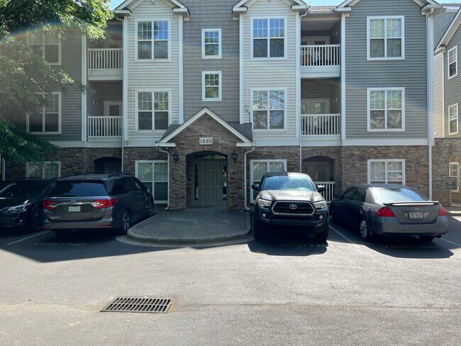Entrada del edificio - 1256 Duncan Gardens Dr