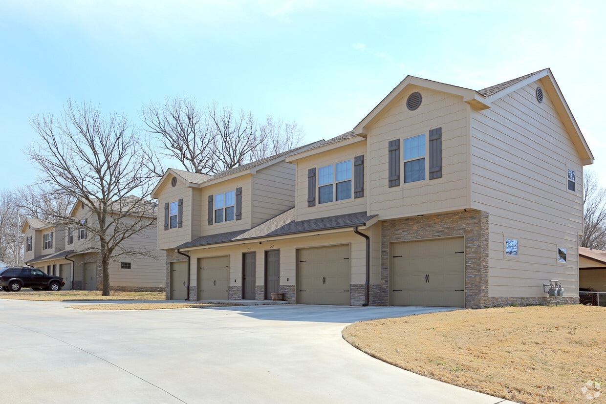 Building Photo - 746 S Muskogee Ave