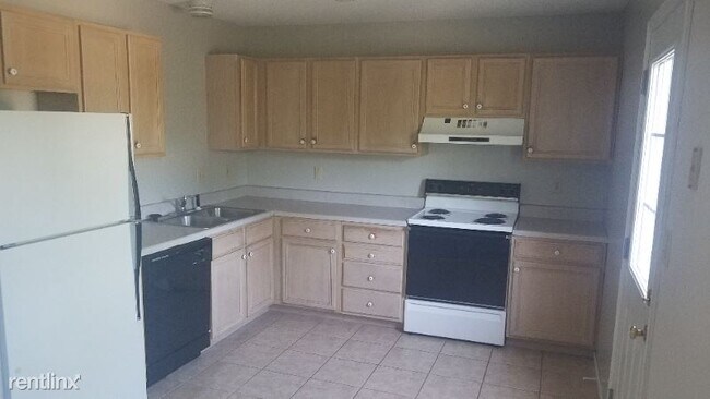 Building Photo - 3 br, 1.5 bath Townhome - 2220 Live Oak Ln