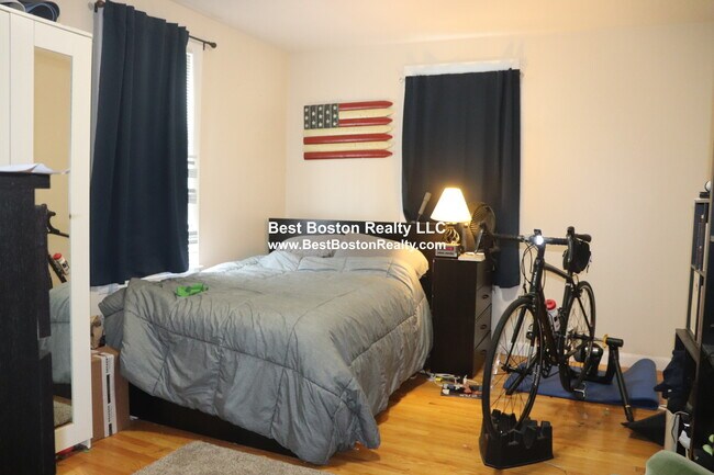 Building Photo - 23 Tufts St