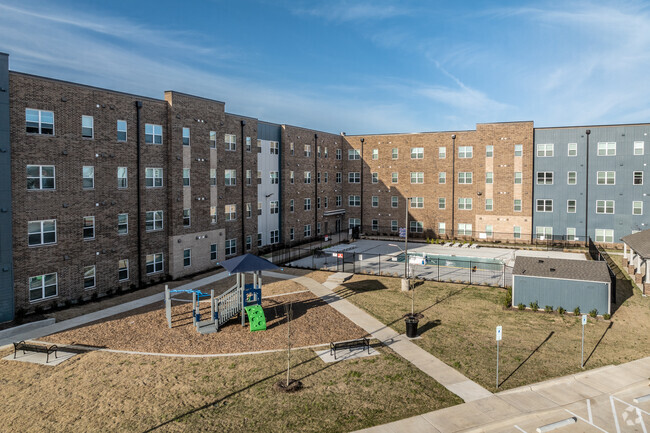 Amenities Courtyard - Reserve at Shiloh