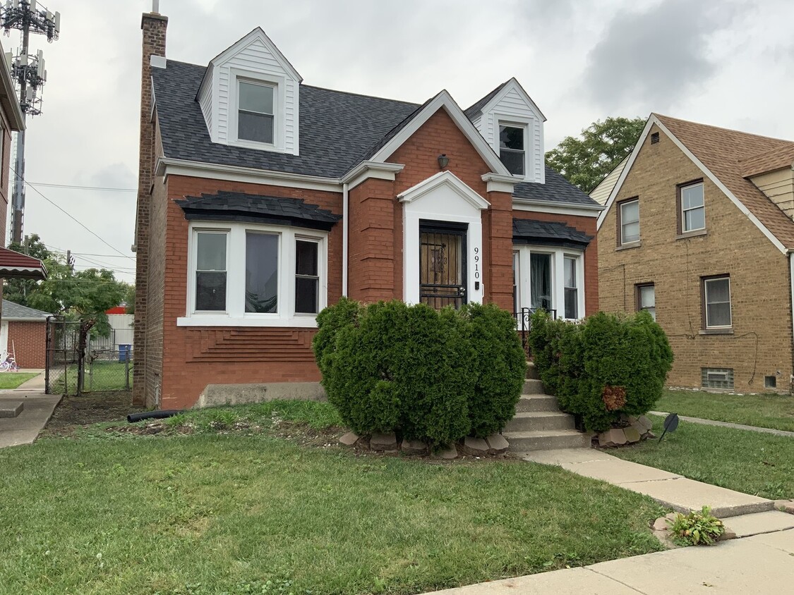 Building Photo - 9910 S Emerald Ave