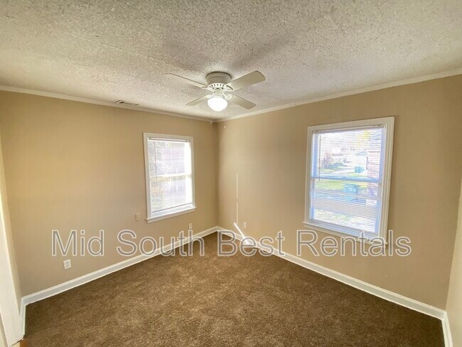 Building Photo - 1369 Kimball Cove