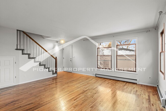 Building Photo - Charming 2-Bed 1.5 bath 2 Floor Rental in ...