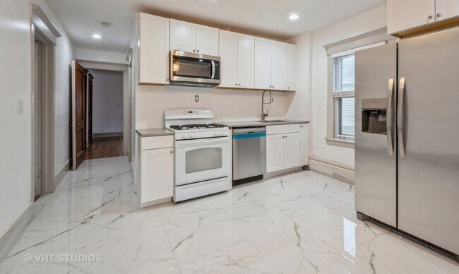Building Photo - 443 Marengo Ave